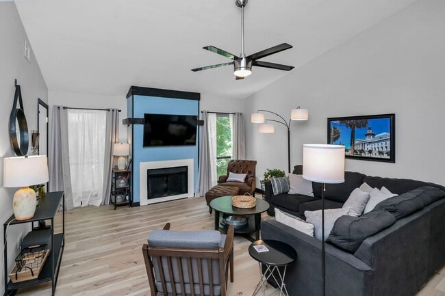 Building Photo - Updated 2BR/2BA Gem Minutes from Downtown Columbia!