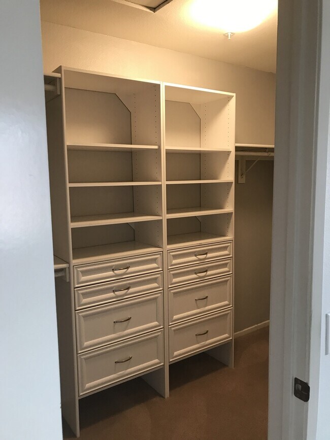 Building Photo - Cute, Clean and Cozy 3 Bedroom Condo w/Attached 2 Car Garage in Murrieta