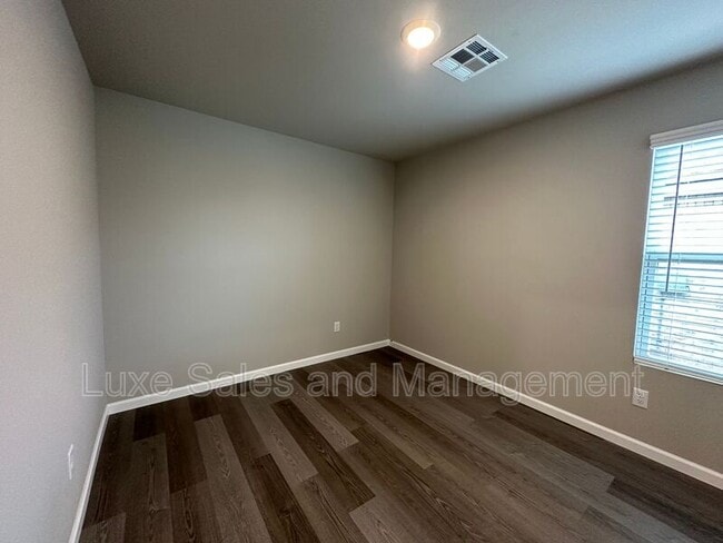 Building Photo - 10516 SW 41st Pl