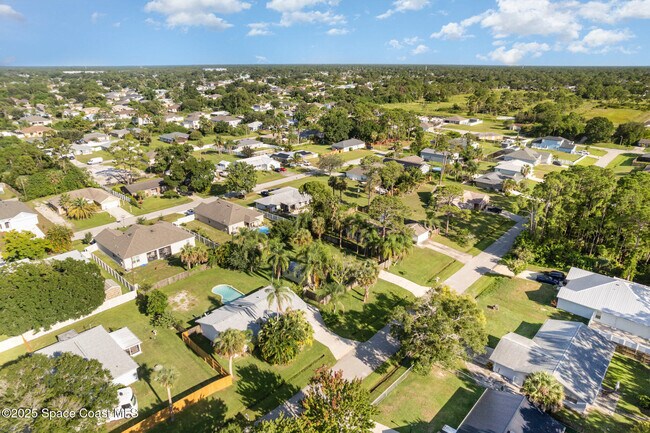 Building Photo - 261 Edgewater Ave SE