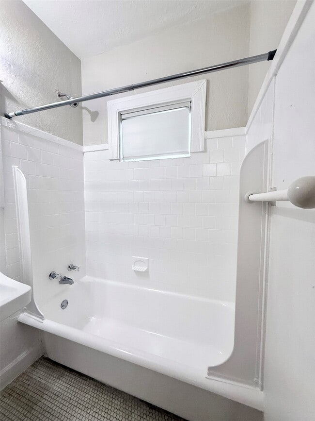 Building Photo - 3920 Fannin St