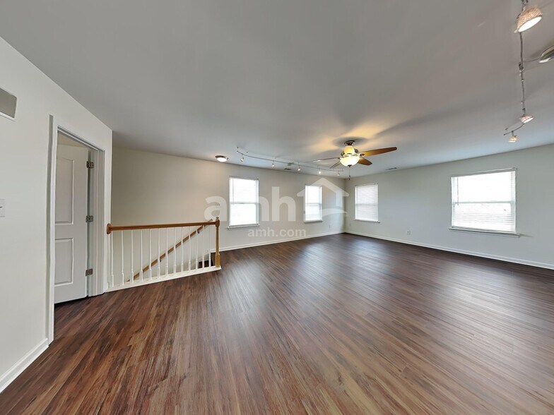 Building Photo - 3515 Herkimer Dr