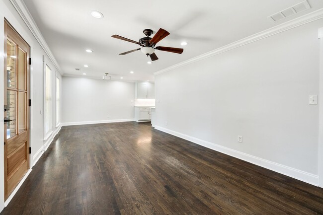 Building Photo - Beautifully Renovated Ranch Floor Plan, 3 ...