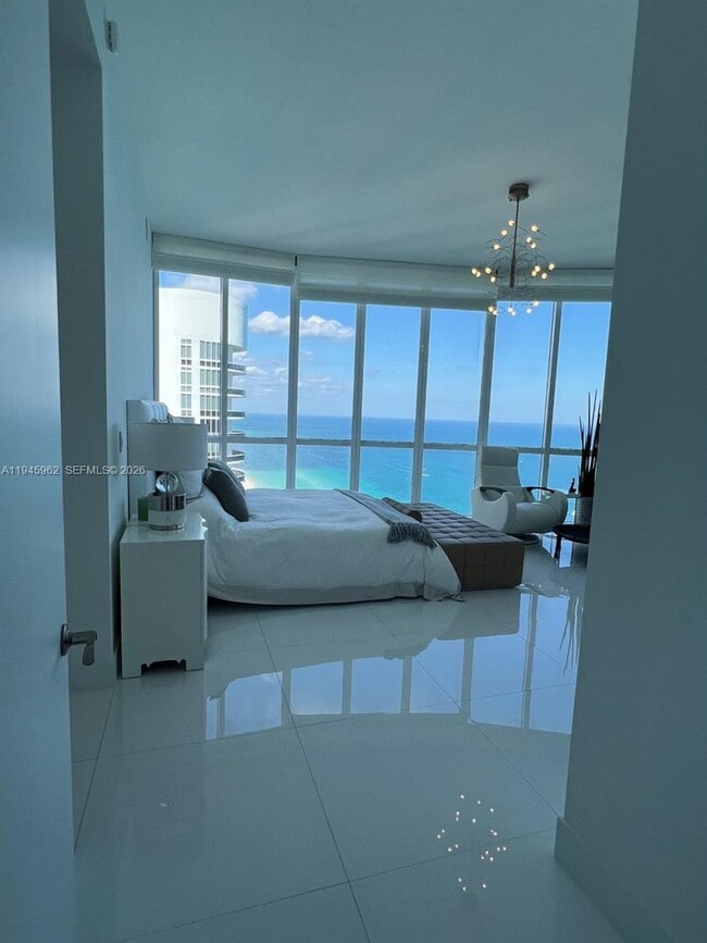 Building Photo - 15811 Collins Ave