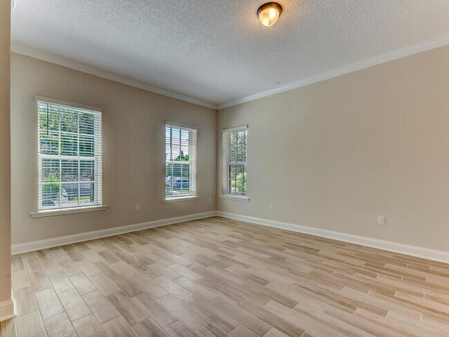 Building Photo - 241 Beech St