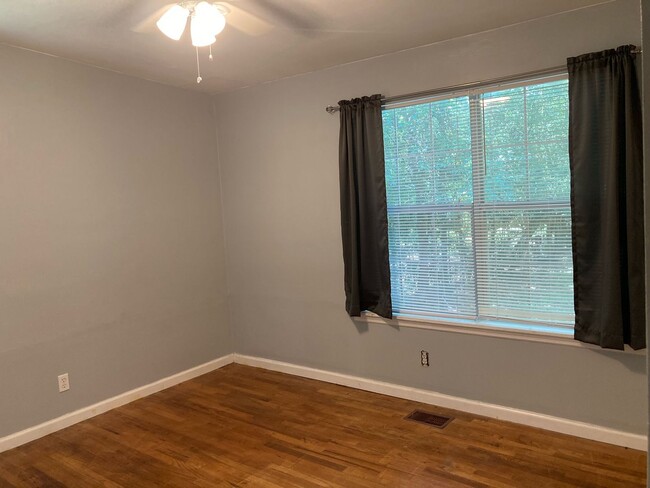 Building Photo - 4 bed 2 bath Minutes from FSU! available A...