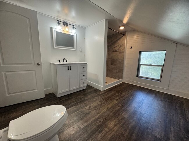 Building Photo - Spacious 3-4 Bedroom, 2 Bath Home for Rent...