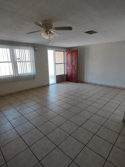 Building Photo - 12814 Spring Ave