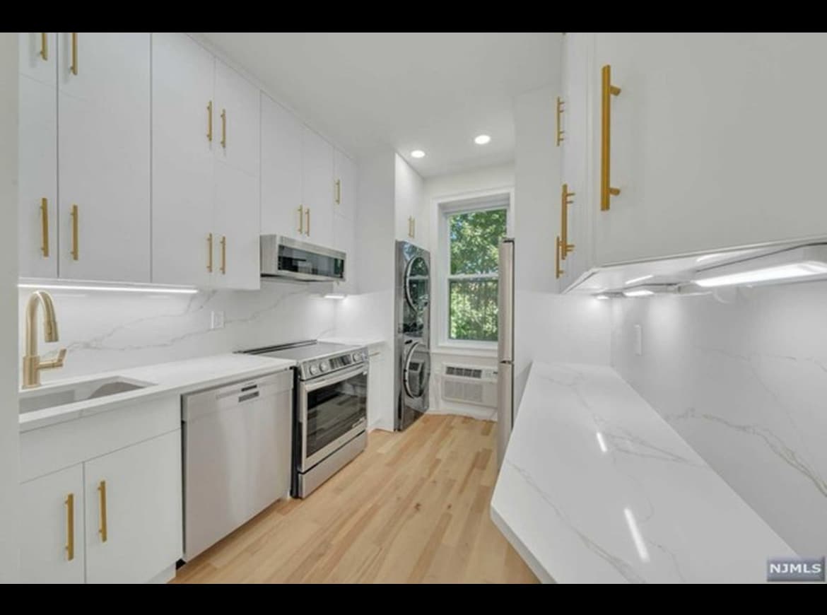 Building Photo - 25 Russell Ave