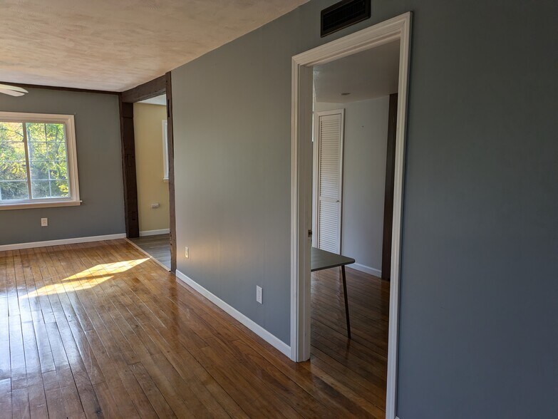 Building Photo - 11220 Vista Dr