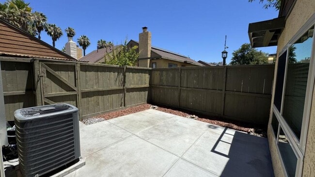 Building Photo - 10541 Caminito Baywood
