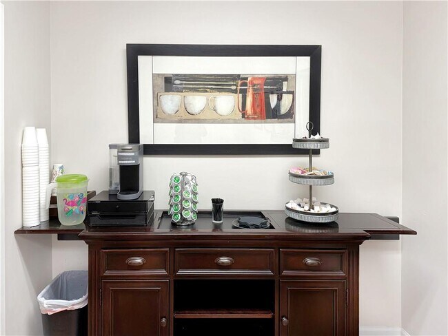 Building Photo - 475 Mount Vernon Hwy NE