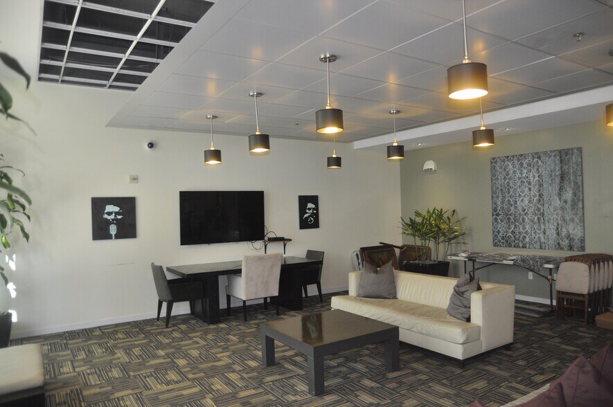 Shared Party Room with Pool Table - 253 10th Ave