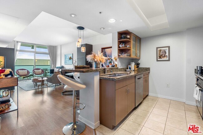 Primary Photo - 13700 Marina Pointe Dr