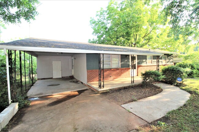 Building Photo - 3 Bedroom Ranch in Shelby