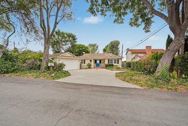 Building Photo - Rolling Hills Ranch House — Updated 3BR Home on a Massive Lot