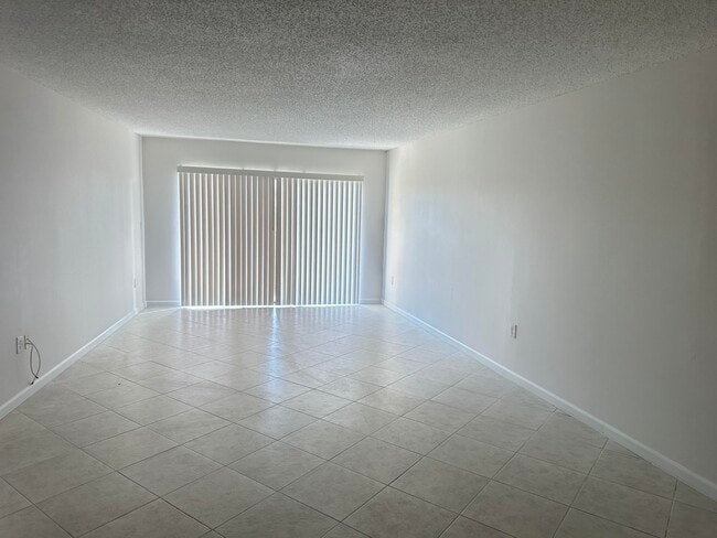 Building Photo - 3605 S Ocean Blvd