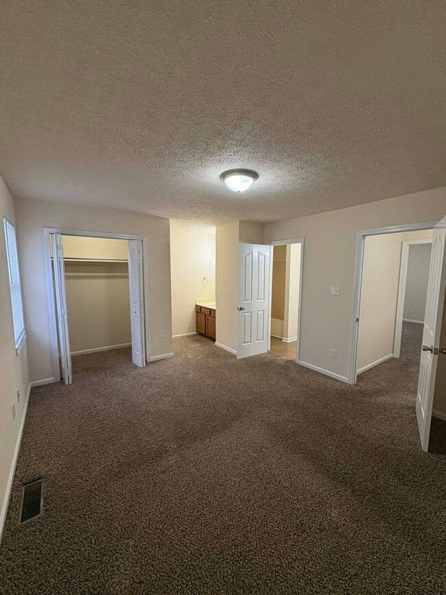 Building Photo - 594 Lost Cir