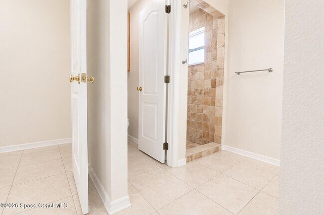 Building Photo - 270 Quail Dr
