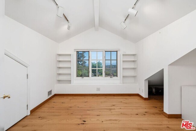 Building Photo - 21663 Ulmus Dr