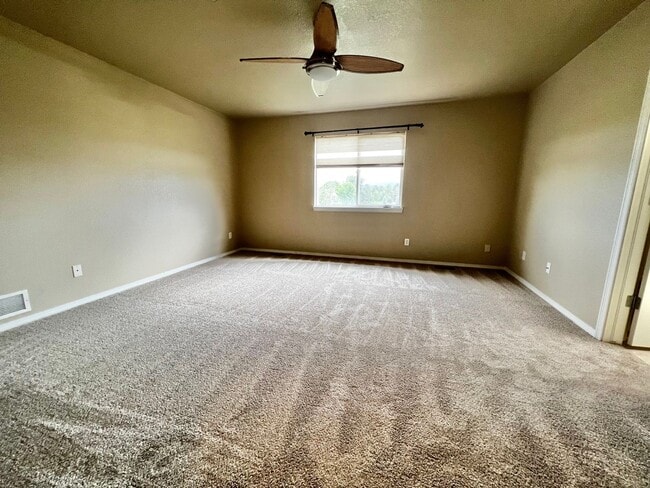 Building Photo - Spacious 4 Bed, 3.5 Bath Home with Finished Basement in South Fort Collins!