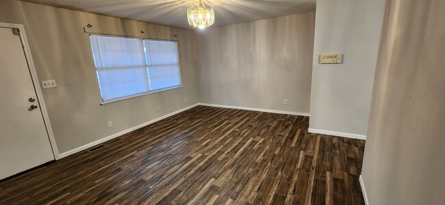 Building Photo - 3BR, 1BTH with full unfinished basement! N...