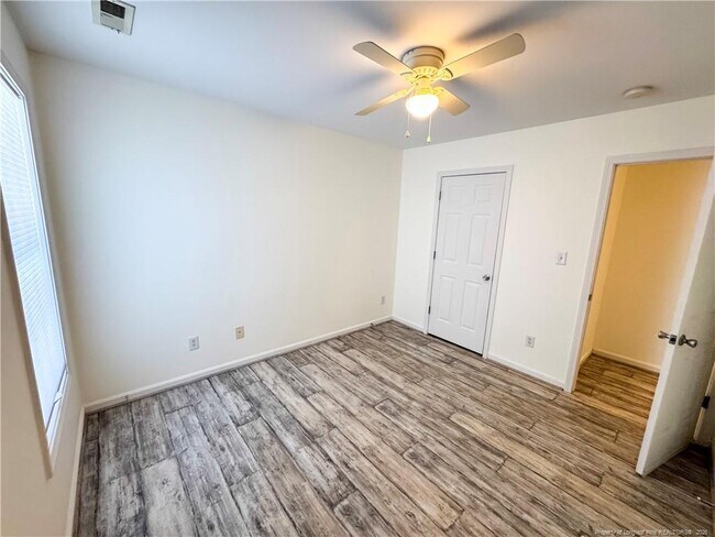 Building Photo - 758 Blue Bird Dr