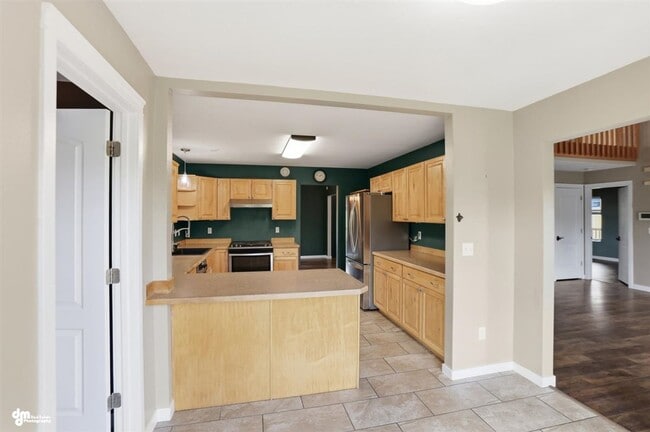 Building Photo - Luxury Alaska Living with Room to Spread Out — Mountain Views, Massive Garage & Incredible Commut...