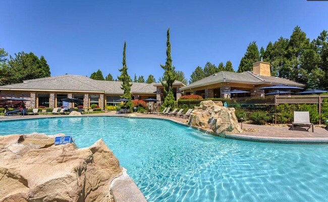 Building Photo - Beautiful 2-bedroom, 2 bath Condo in Gated...