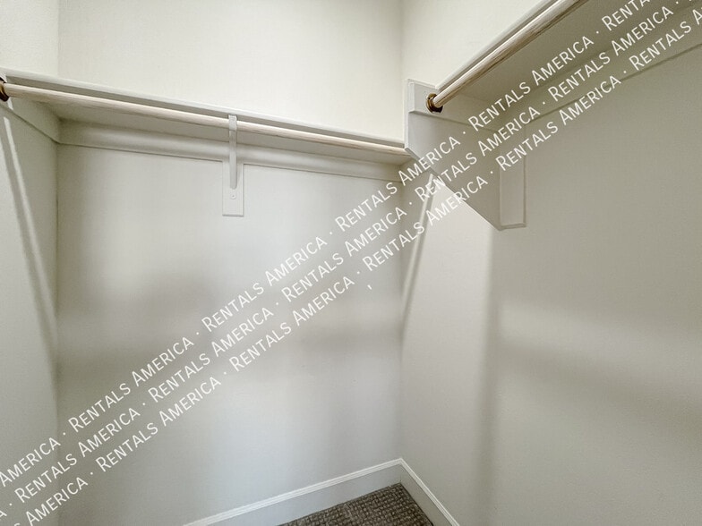 Building Photo - 657 W Browning Pl