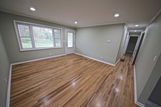 Building Photo - 3801 W Woodyard Rd