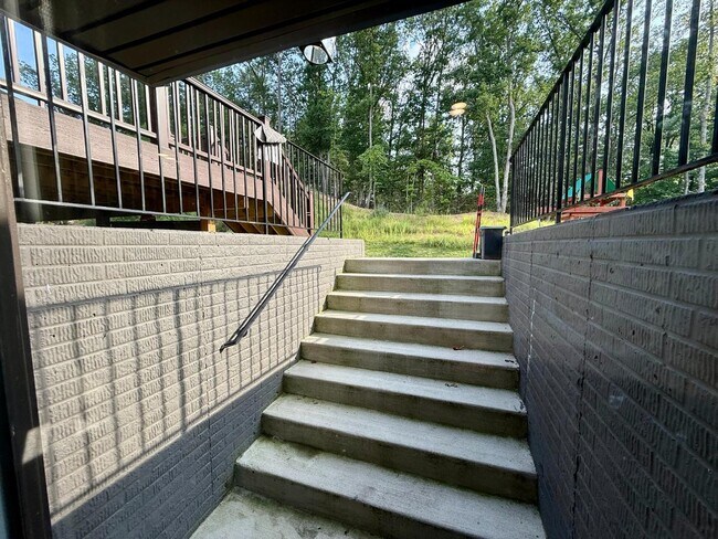 Building Photo - 1116 City View Ln