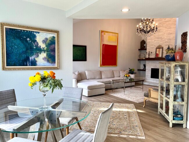 Building Photo - 15922 Avenida Villaha