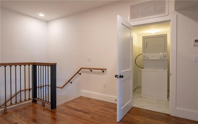 Building Photo - 15 Cranston Ave