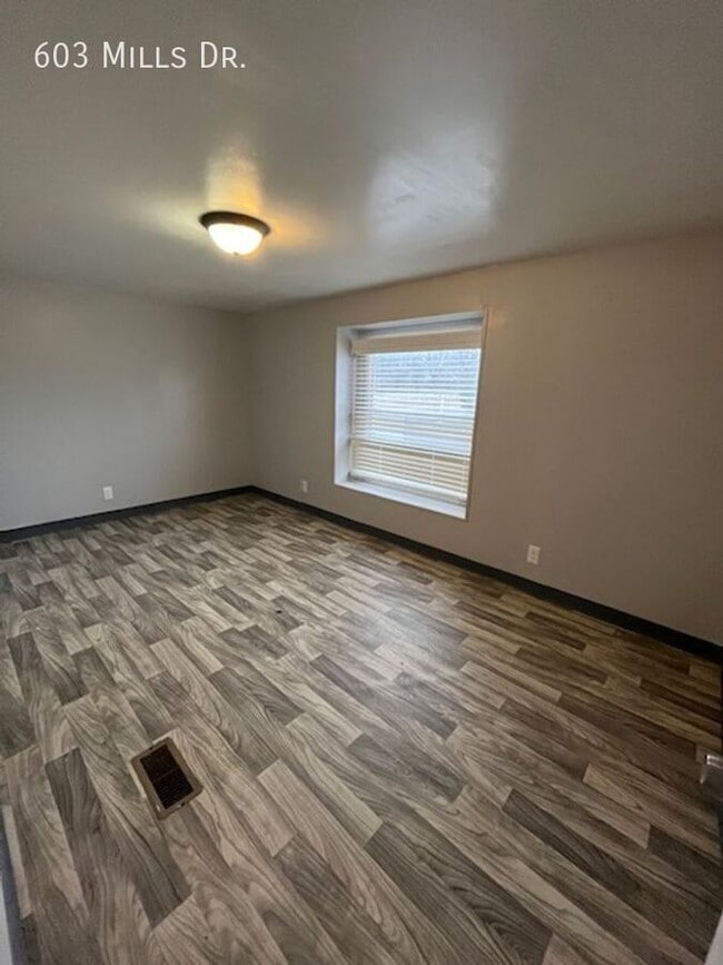 Building Photo - 603 N Mills Dr