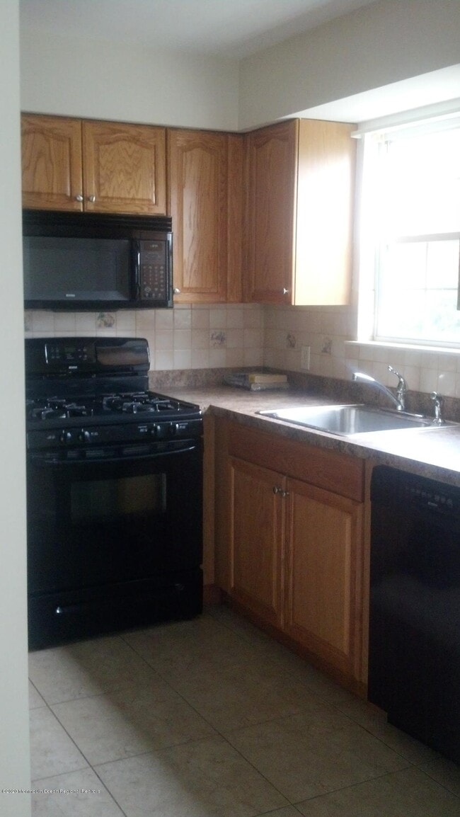 Building Photo - 70 Broadway