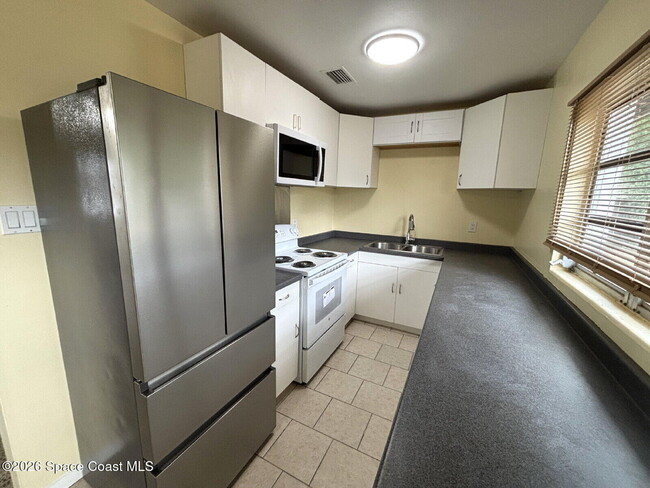 Building Photo - 1595 Hilldale Rd