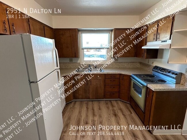 Building Photo - 2951 N Dalton Ln