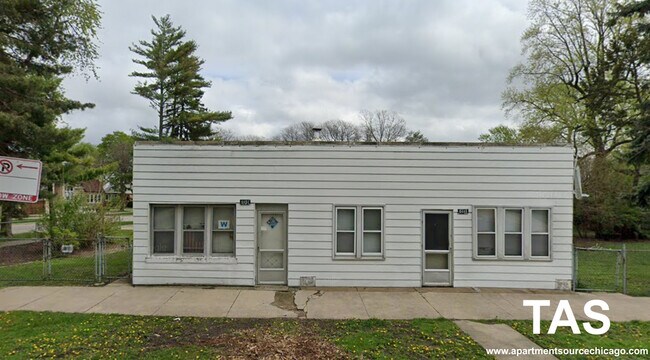 Primary Photo - 6447 N Newark Ave