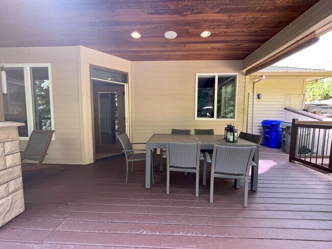 Building Photo - Forest-View Luxury Home with 5 Bedrooms, Luxury Primary Suite & Gourmet Kitchen