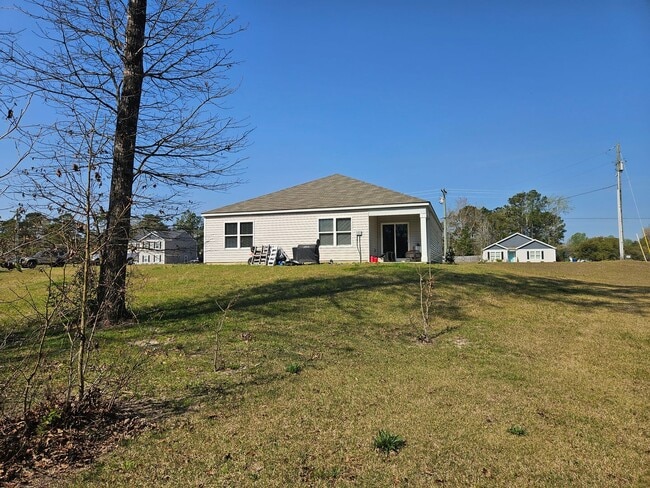Building Photo - Lovely 3 Bedroom, 2 bath unfurnished home located in Sneads Ferry - Everett's Creek community