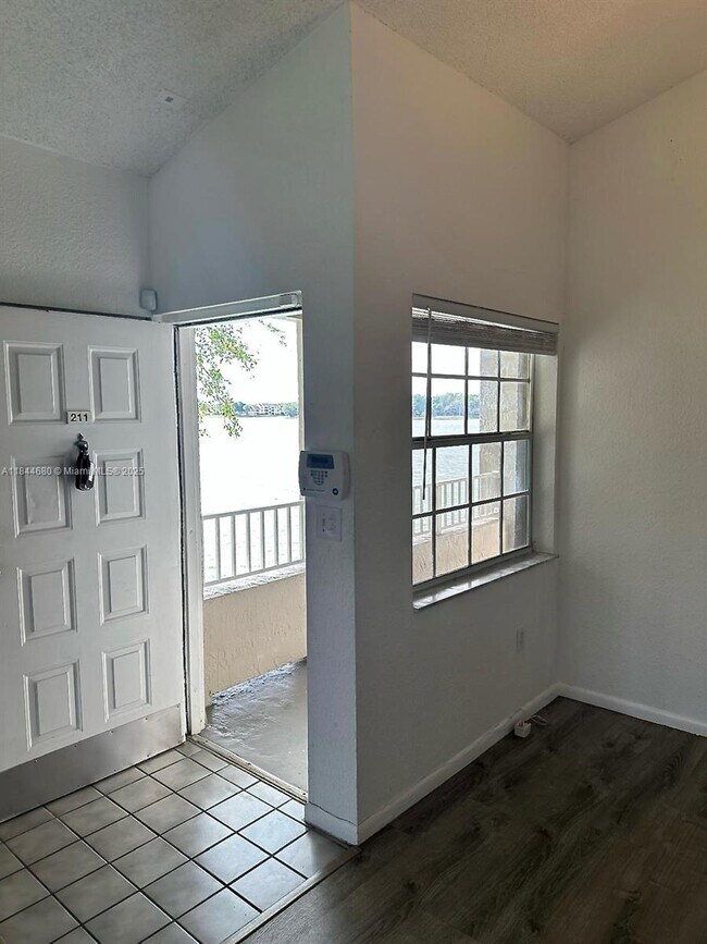 Building Photo - 2841 N Oakland Forest Dr