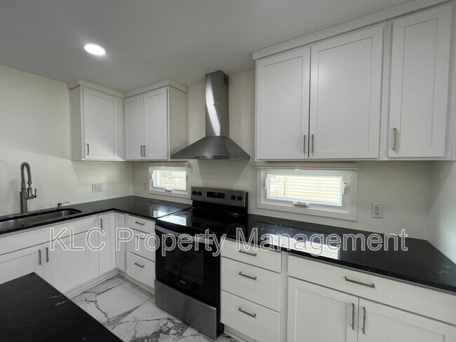 Building Photo - 3719 3rd St