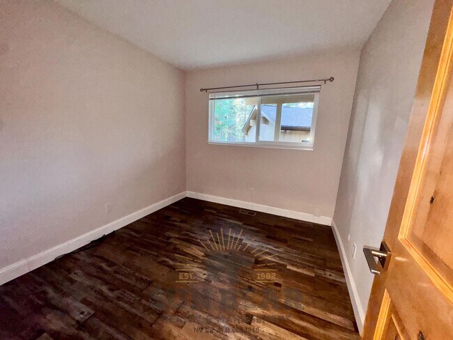 Building Photo - 3 Bedroom!  Dog Friendly!