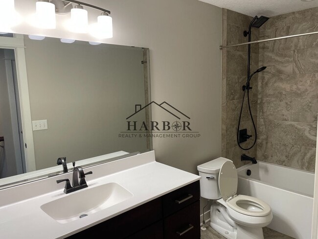 Building Photo - 2049 Kerry Dr NE