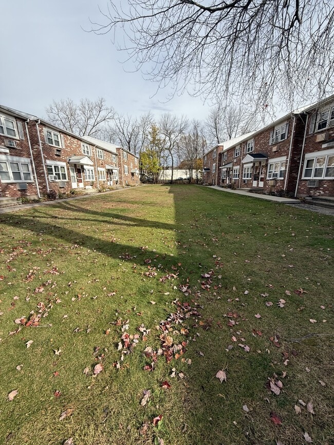 Building Photo - 63 Hiltbrand-Unit 4-3