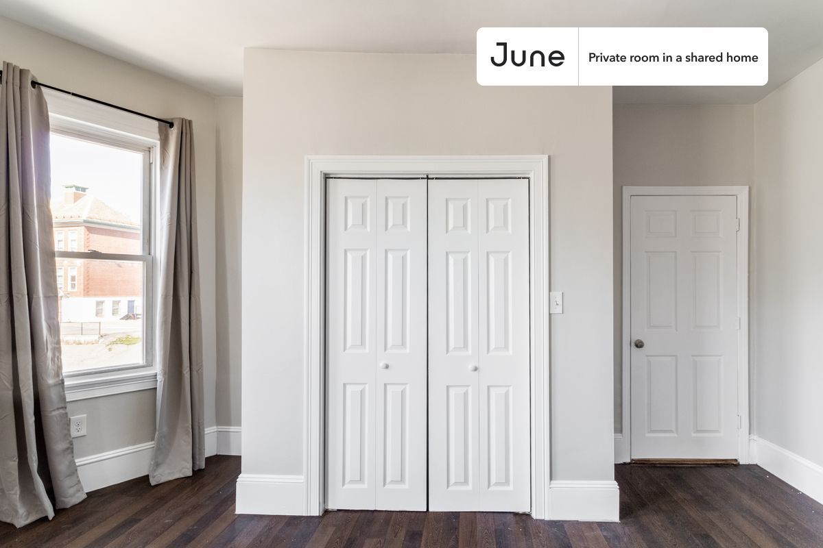 Building Photo - Room in Shared 4 bed/1.5 bath home