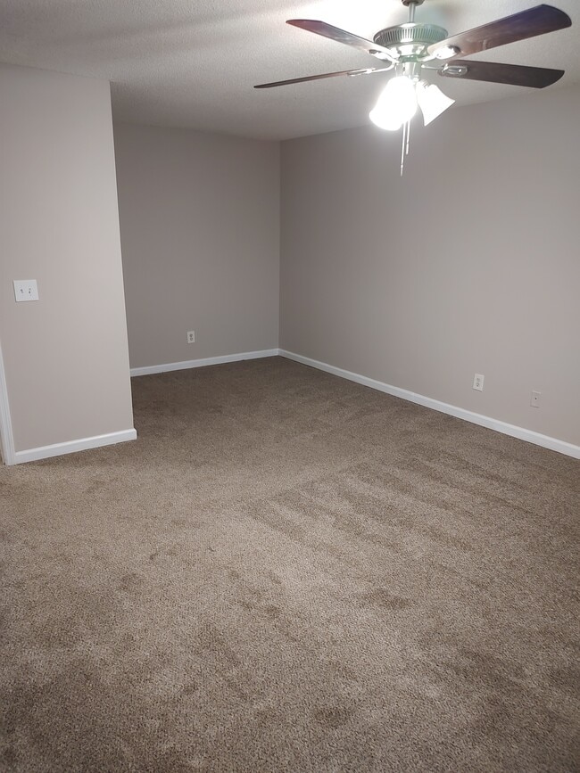 Building Photo - 1301 Neelys Bend Rd