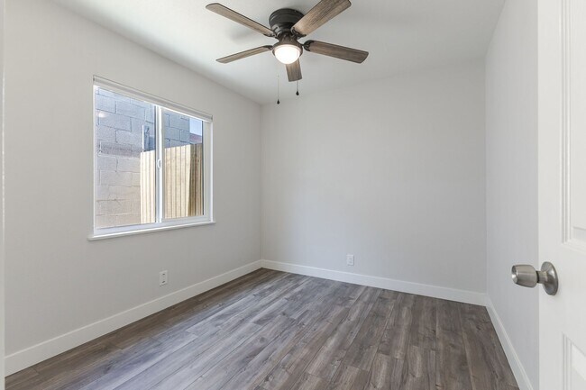 Building Photo - Fully Renovated 2BR/1BA Unit in Altadena –...