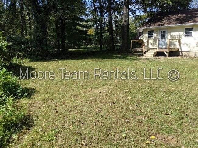 Building Photo - Cozy 2 Bed House with Deck & Yard